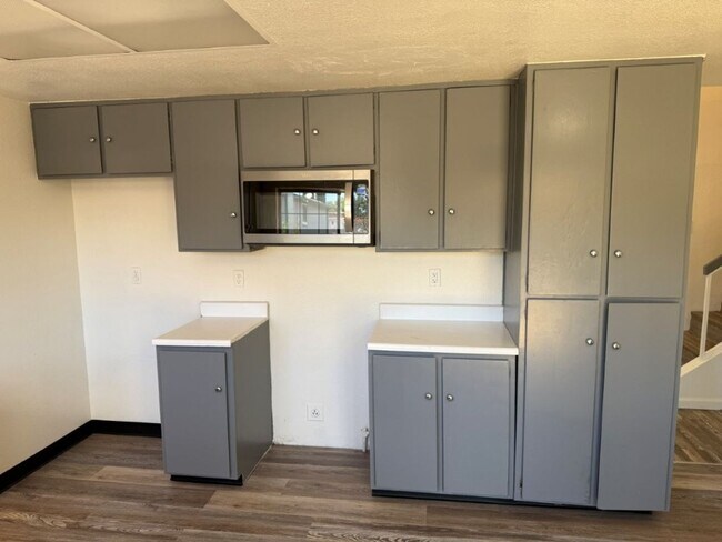 Building Photo - Rare Remodeled 5 Bedroom 2.5 Bath Tri Level in Vacaville