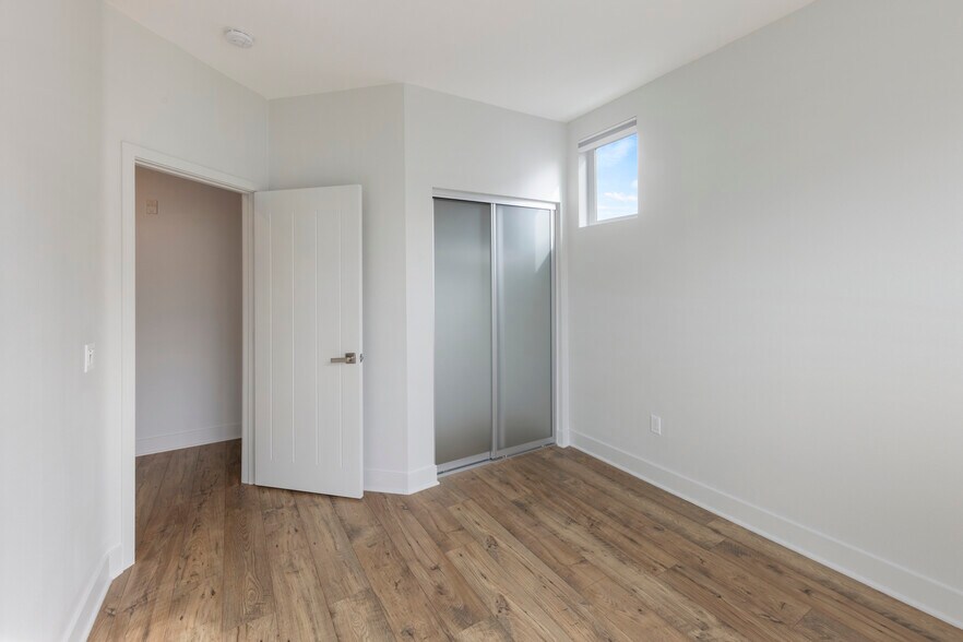 Building Photo - 2753 Waverly Dr