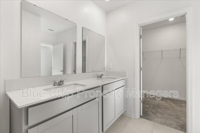 Building Photo - 1725 White Water Ct