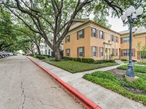 Building Photo - 4739 Bradford Dr
