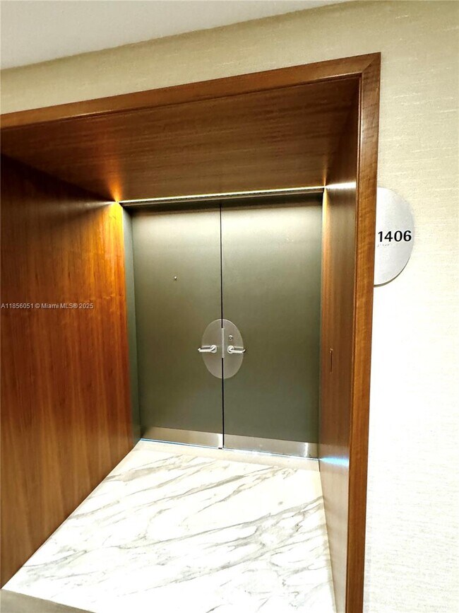 Building Photo - 2127 Brickell Ave