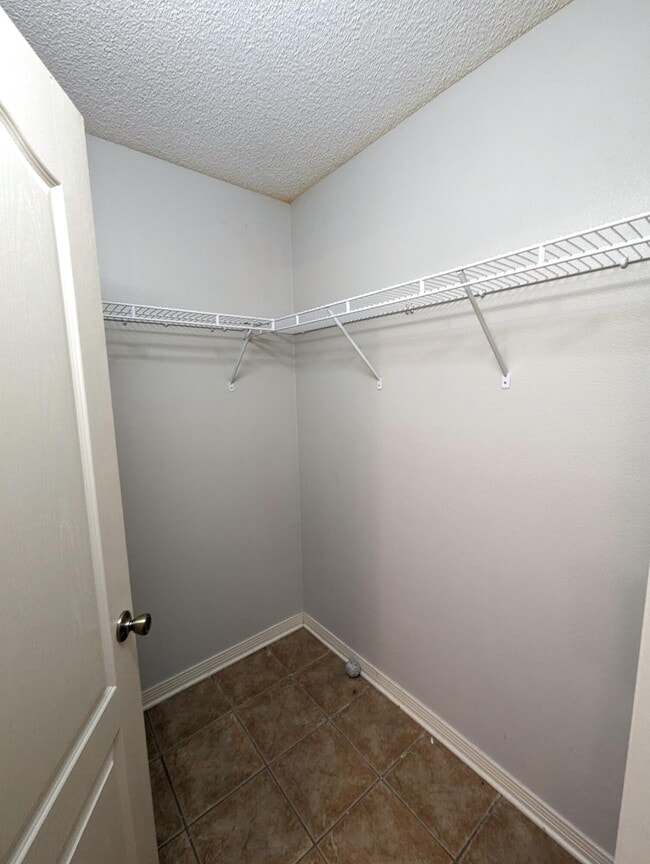 Building Photo - 1822 Brooke Beach Dr