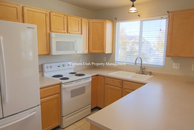 Building Photo - Amazing South Ogden Home with Everything!