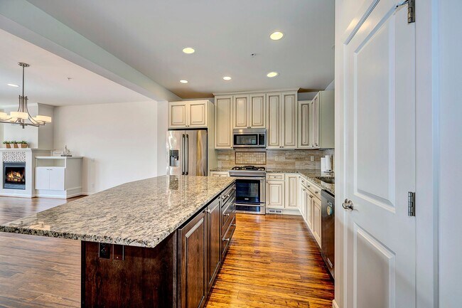 Building Photo - Mukilteo Townhome