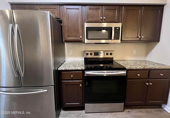 Building Photo - 1455 Silver Bell Ln