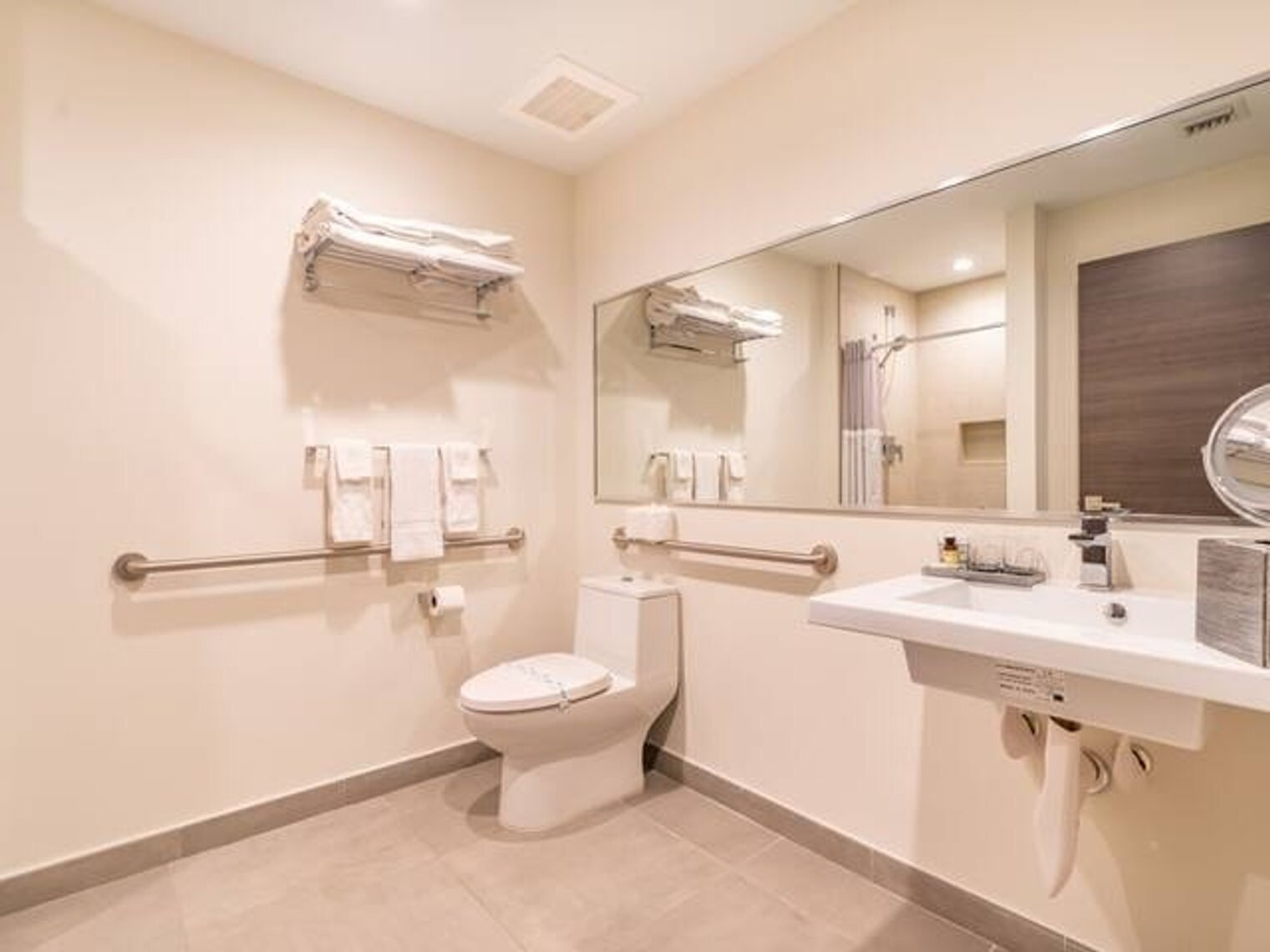 Building Photo - 777 N Ocean Dr