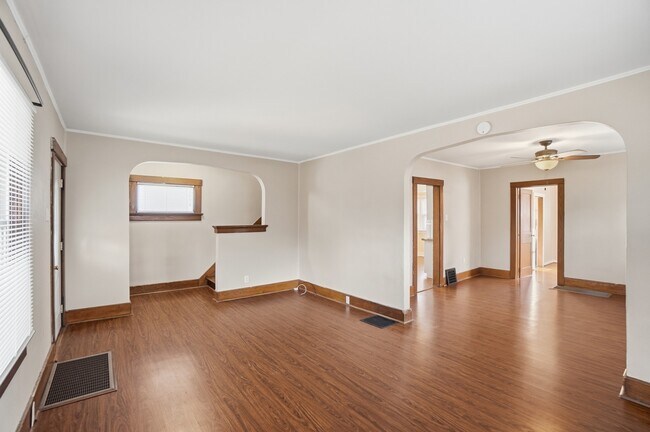 Building Photo - 1033 Forest Ave