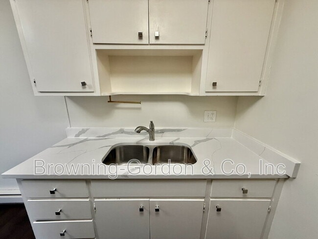 Building Photo - 2601 Hillsboro Pike