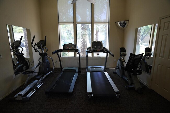 Building Photo - 4925 E Desert Cove Ave