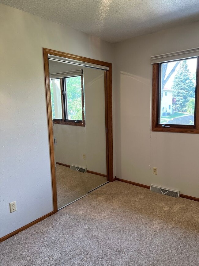 Building Photo - Elegant 4-Bedroom Split Foyer Home – West Rapid Cul-de-Sac!