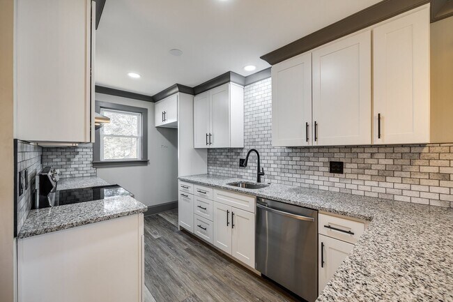 Building Photo - Newly Renovated Rock Hill Home Close to Downtown