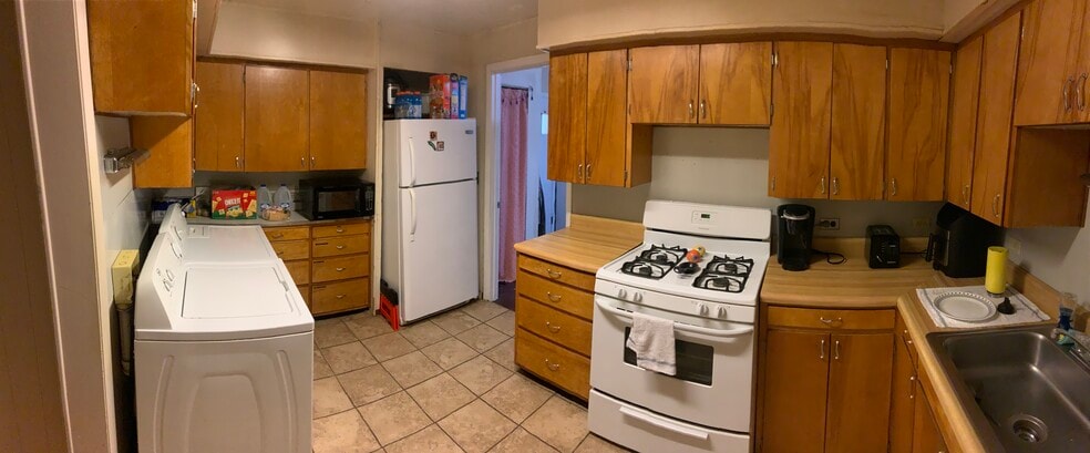 Main Floor Kitchen - 683 Willey St