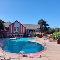 Building Photo - 6605 Green Valley Cir