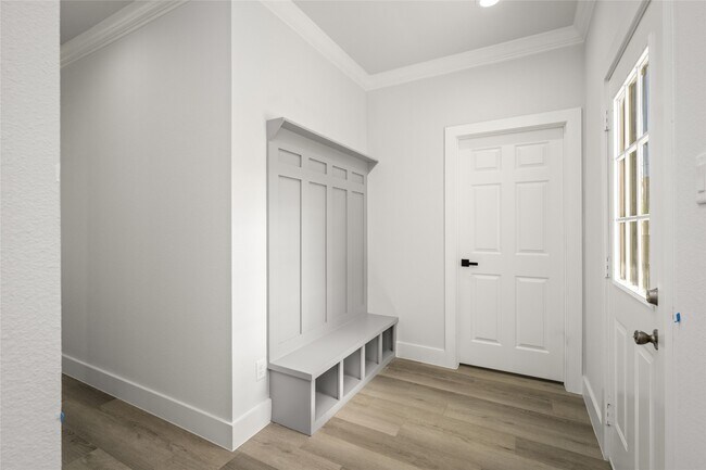 Building Photo - 8056 Meadowbrook Dr