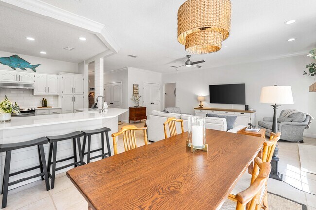 Building Photo - 220 Seabreeze Cir