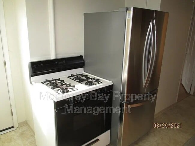 Building Photo - 696 Hawthorne St