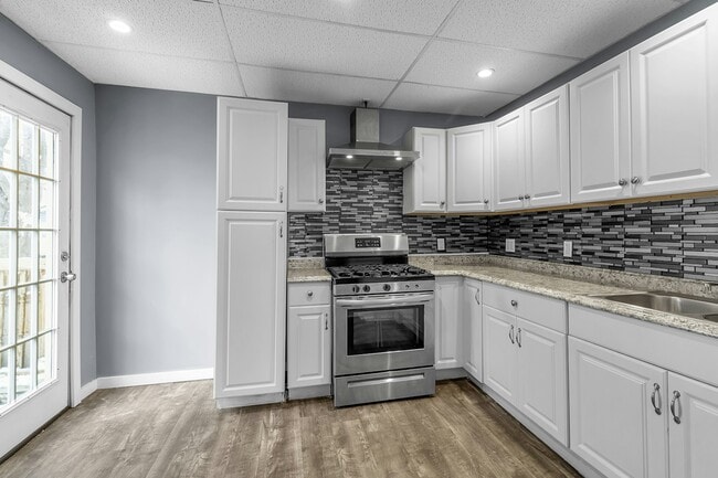 Building Photo - 144 Sidway St