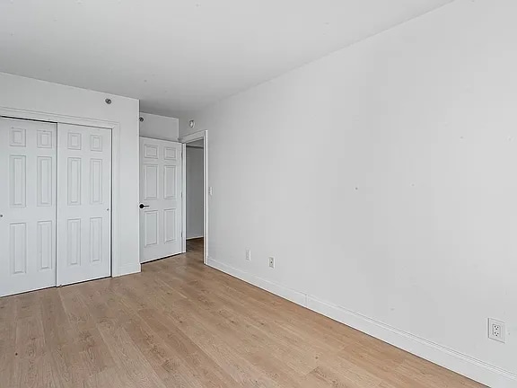 Building Photo - APT 4H