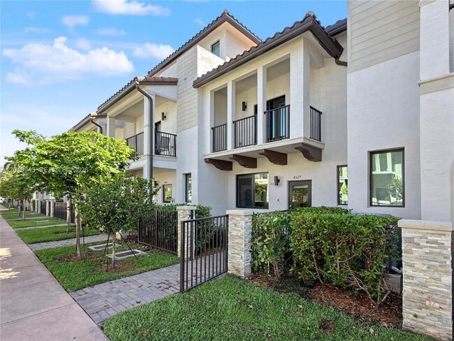 Building Photo - 4527 NW 83rd Path
