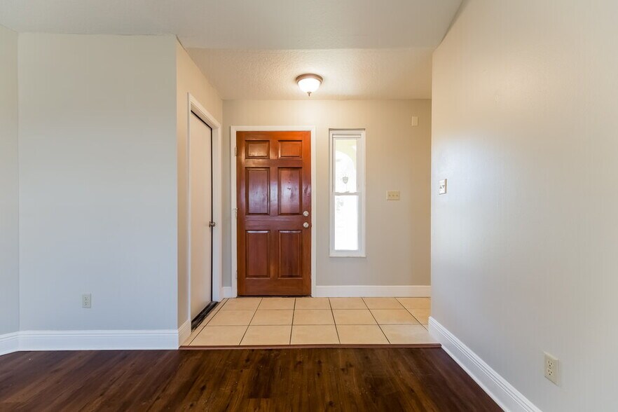 Building Photo - 1003 Ragsdale Rd