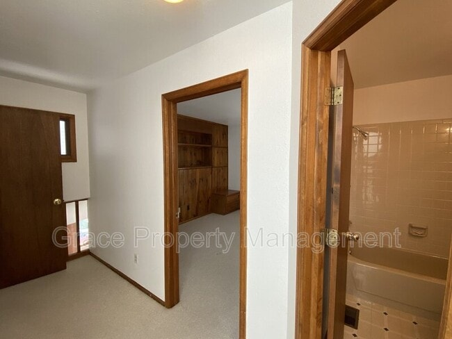 Building Photo - 5203 Union Ct