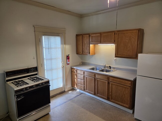 Building Photo - 807 Ferris Ct