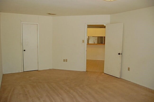 Building Photo - 15926 Pfeiffer Dr