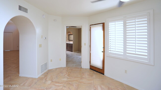 Building Photo - 1600 E Deer Shadow Ln