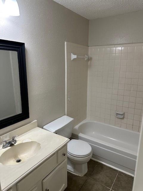 Building Photo - 23711 Farm Hill Dr