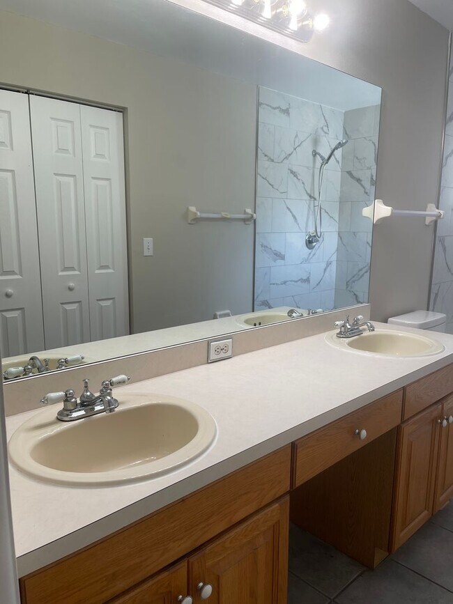 Building Photo - Quick Move in at this Brandon Home for Rent