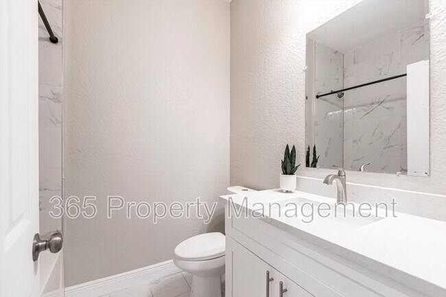 Building Photo - 5534 Fairlane Dr