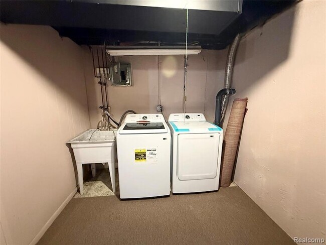 Building Photo - 23647 Stonehenge Blvd