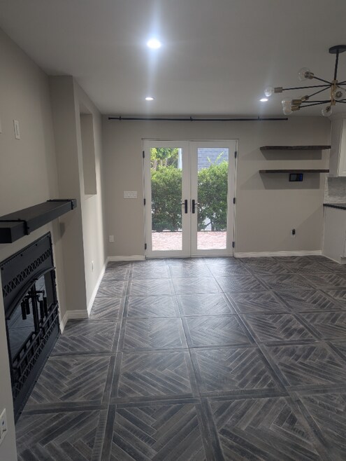 Building Photo - 3115 Hollycrest Dr