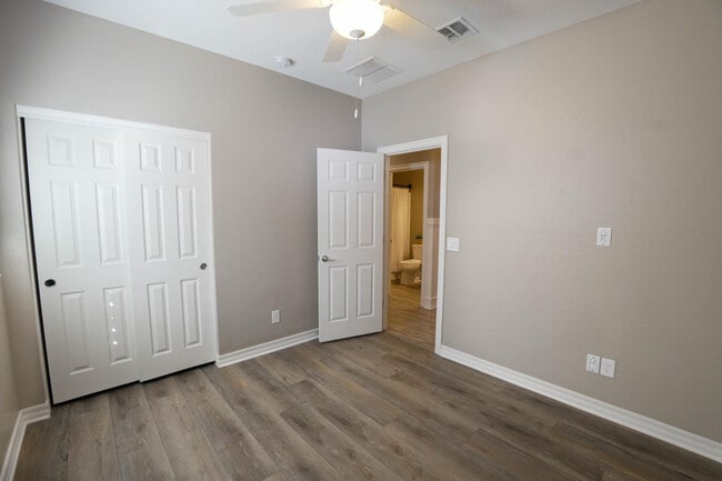 Building Photo - 884 W Whistling Thorn Ave