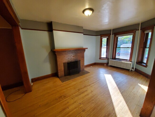 Building Photo - AVAILABLE NOW - Spread out in 3 level livi...