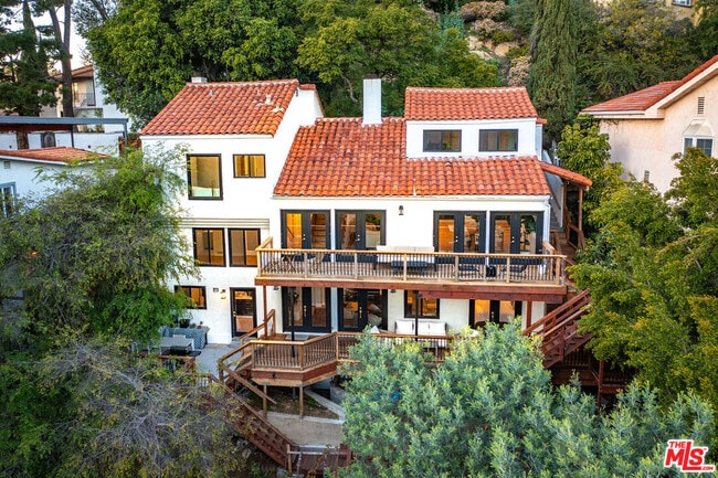 Building Photo - 3323 N Knoll Dr