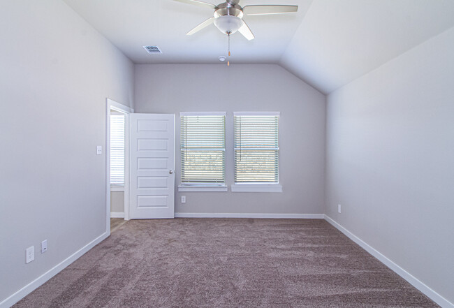 Building Photo - 5403 Big Thicket Ln