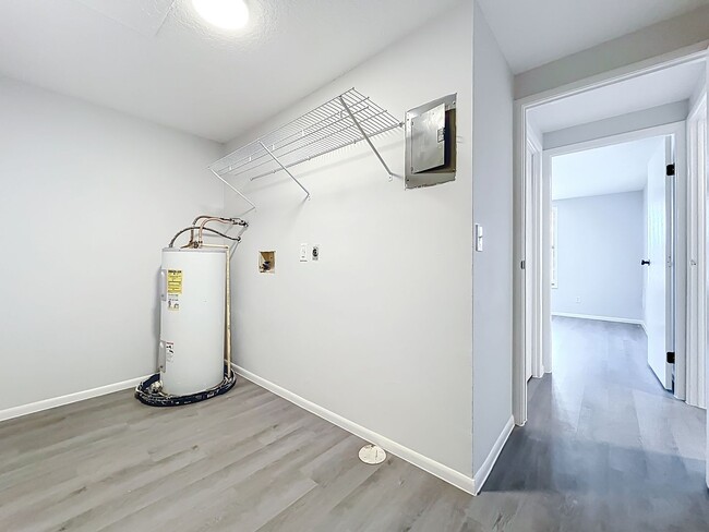 Building Photo - Renovated 2 Bedroom 1 Bathroom Apartment |...