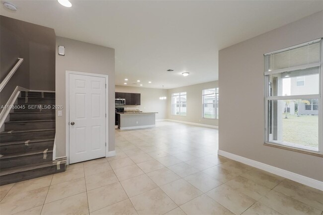 Building Photo - 1183 NW Leonardo Cir