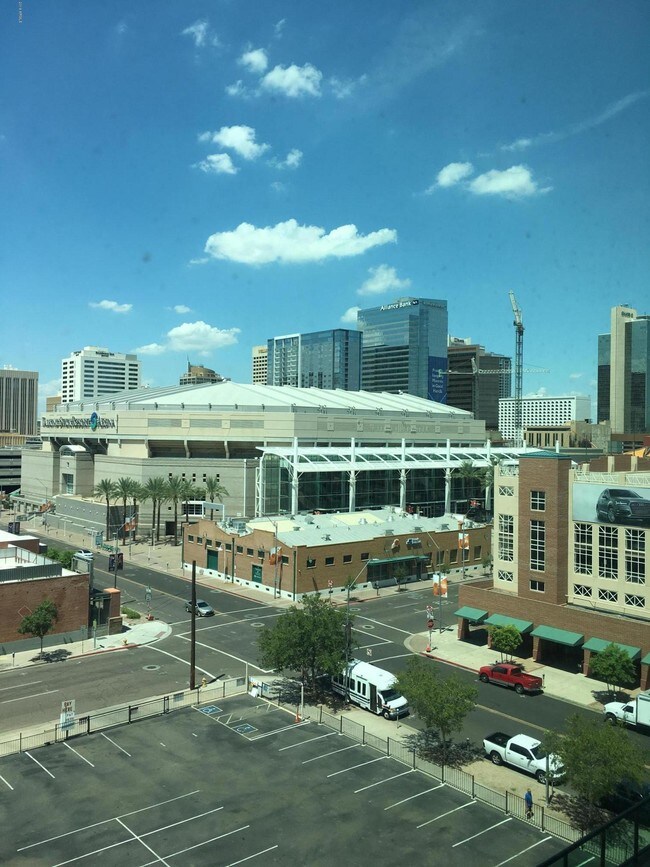 Building Photo - 310 S 4th St