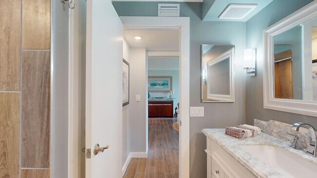 Building Photo - 1120 N Shore Dr NE