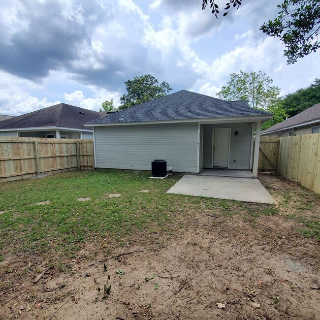 Building Photo - Modern Charm & Tranquil Living: 3-Bedroom Rental Home with New Upgrades in Valdosta, GA