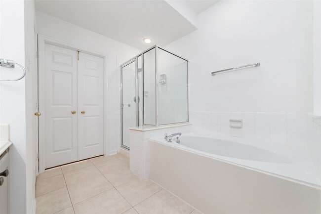 Building Photo - 8030 Loyel Pointe Dr