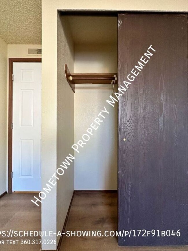 Building Photo - 4928 Mt Tahoma Dr SE