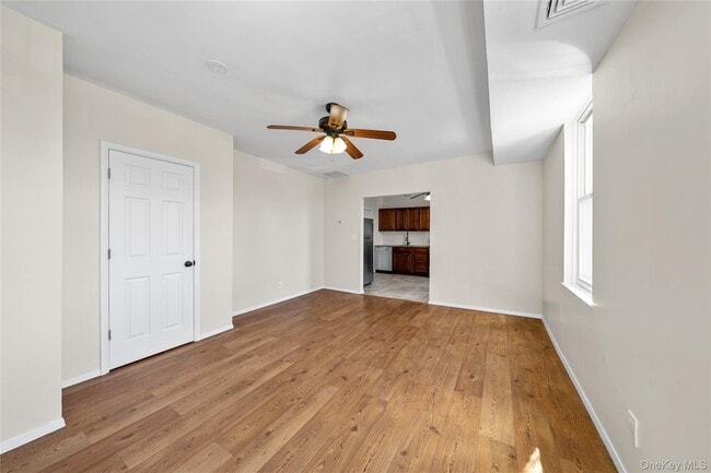 Building Photo - 402 Jericho Tpke