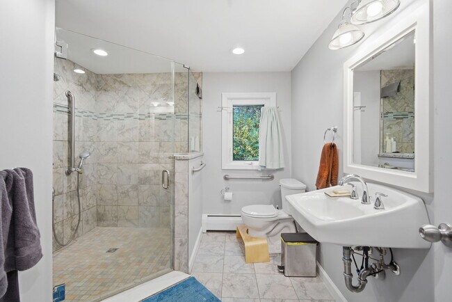 Building Photo - 1108 New Britain Ave