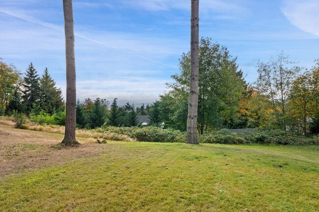 Building Photo - 535-537 NE Vena St