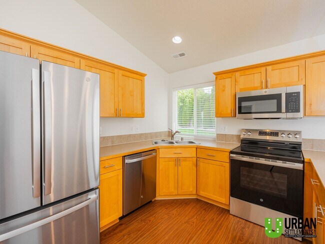 Building Photo - Beautiful 3-Bedroom Home in Desirable Rive...