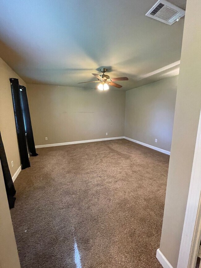 Building Photo - MOVE IN SPECIAL $250 OFF FIRST MONTH'S REN...