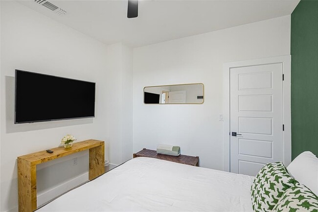 Building Photo - 1811 Webberville Rd